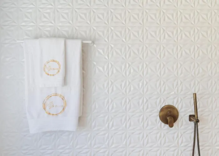 Birdhouse Private Luxury - Romantic Couple Retreat